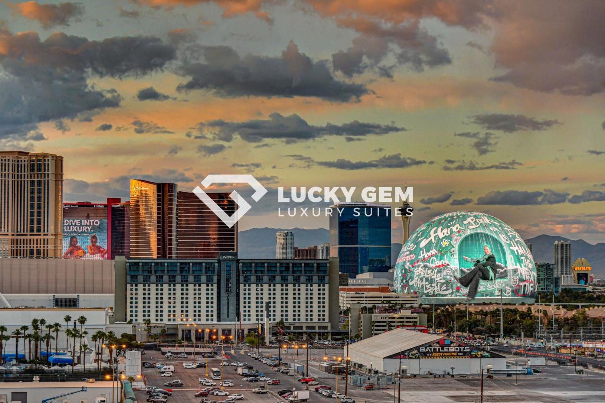 Lucky Gem Penthouse & Luxury At Signature Resort, 10817 Sphere View